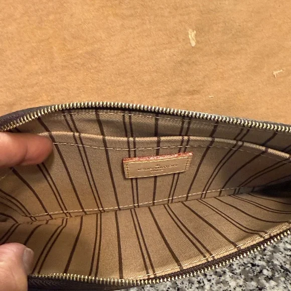 Louis Vuitton Brown and Tan Monogram Pouch Authentic - Picture 4 of 10